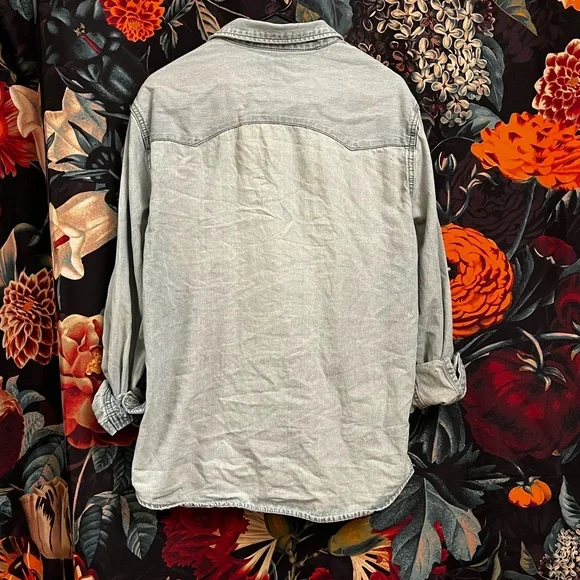 SOLD SOLD SOLD Levi’s button up denim western shirt - Picture 2 of 5